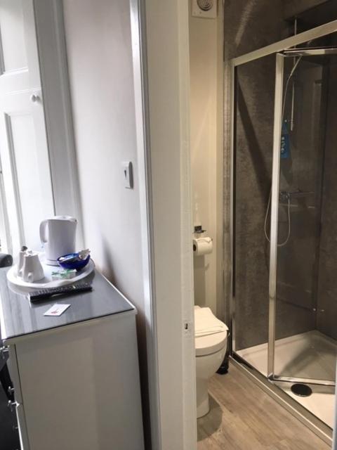 Single Room with Shower image 2