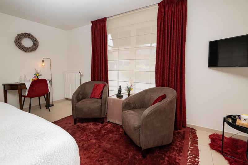 Double Room image 3