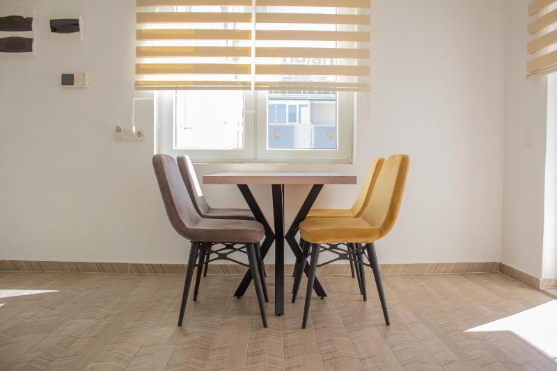 One-Bedroom Apartment image 3