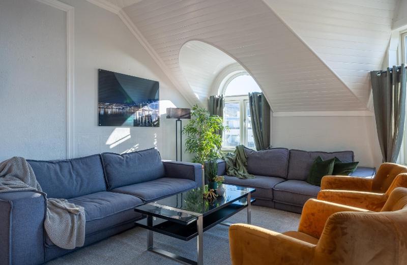 Four-Bedroom Luxury Apartment image 3