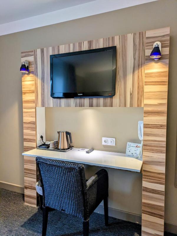 Superior Triple Room image 3