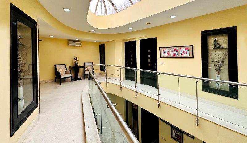 Posh Suites - Golf Course Road - image 37