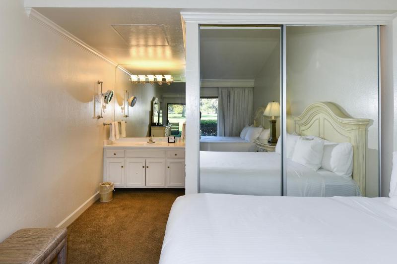 One-Bedroom Apartment image 2