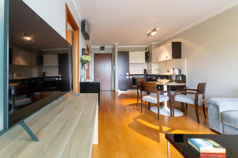 One-Bedroom Apartment with Balcony and Sea View image 3