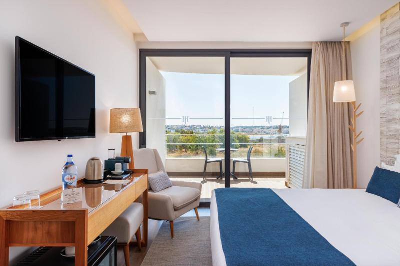 Superior Double Room image 3