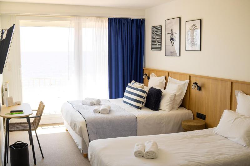 Triple Room with Sea View image 1