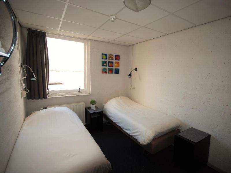 Double Room with Lake View image 3
