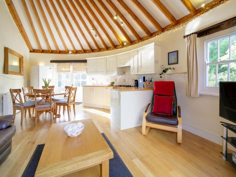 Dolphin Cottage - image 24