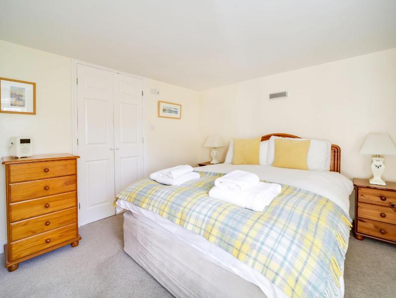 Dolphin Cottage - image 35