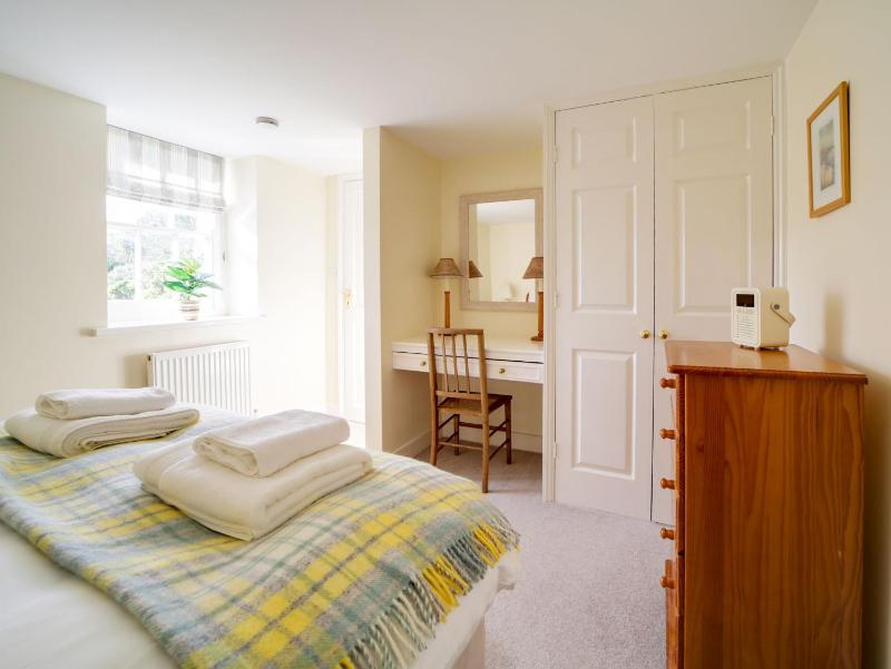 Dolphin Cottage - image 26