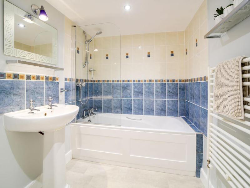 Dolphin Cottage - image 22