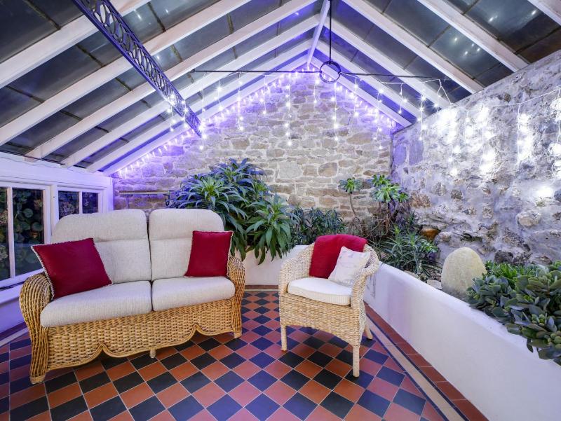 Dolphin Cottage - image 4