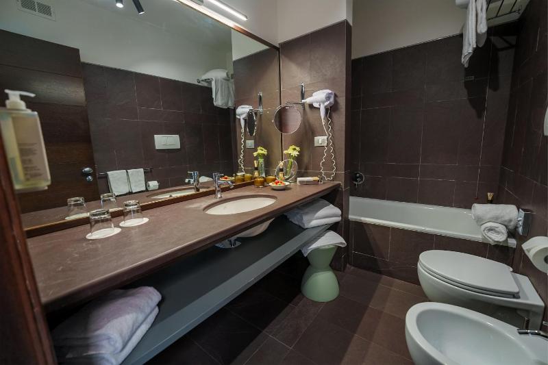 Junior King Suite image 1