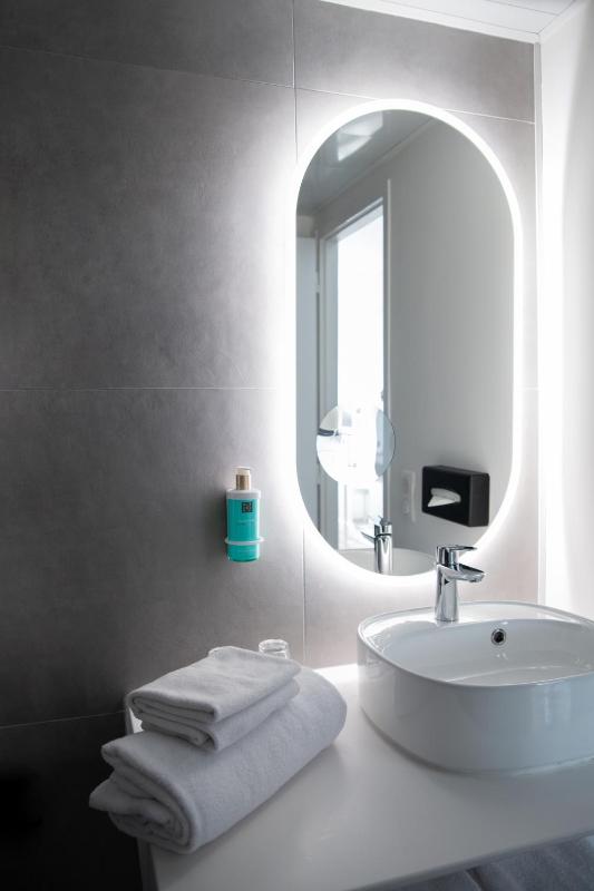 Executive Double Room with Sofa Bed image 3