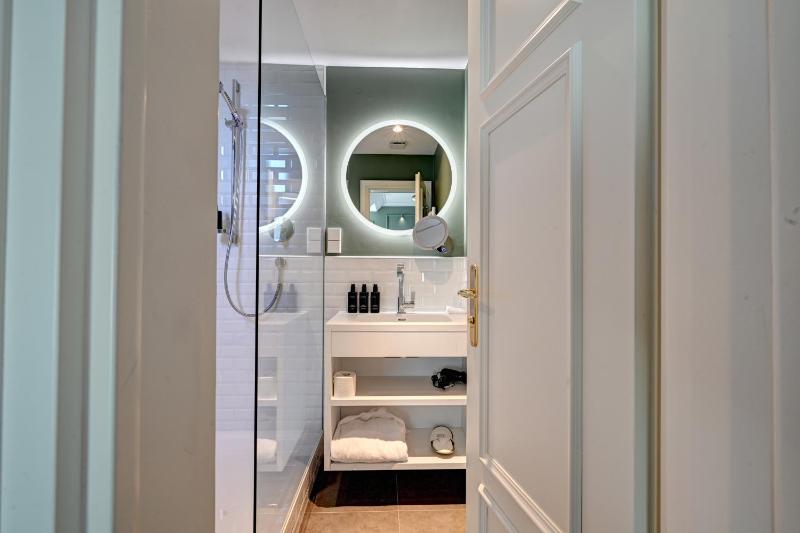 Single Room image 4