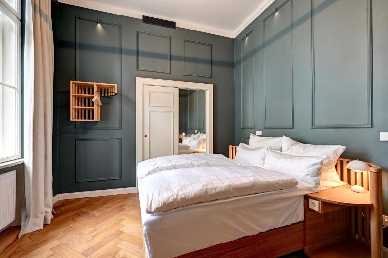Double Room image 4
