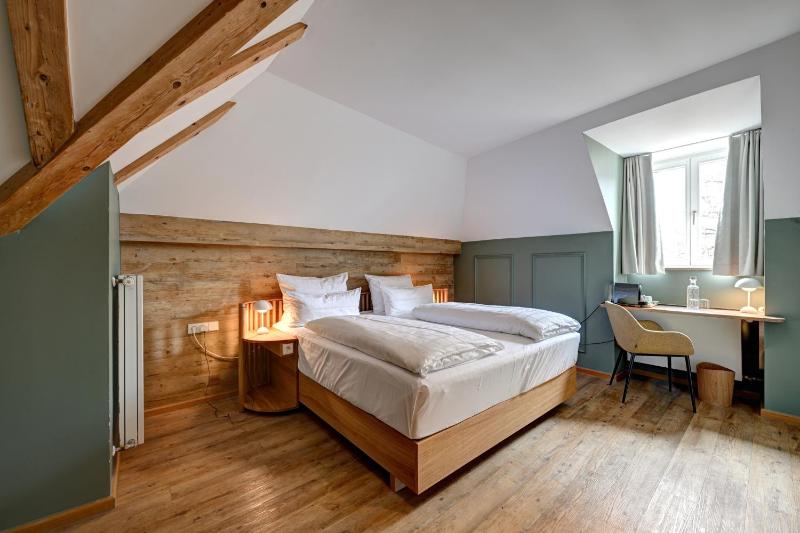 Double Room image 3