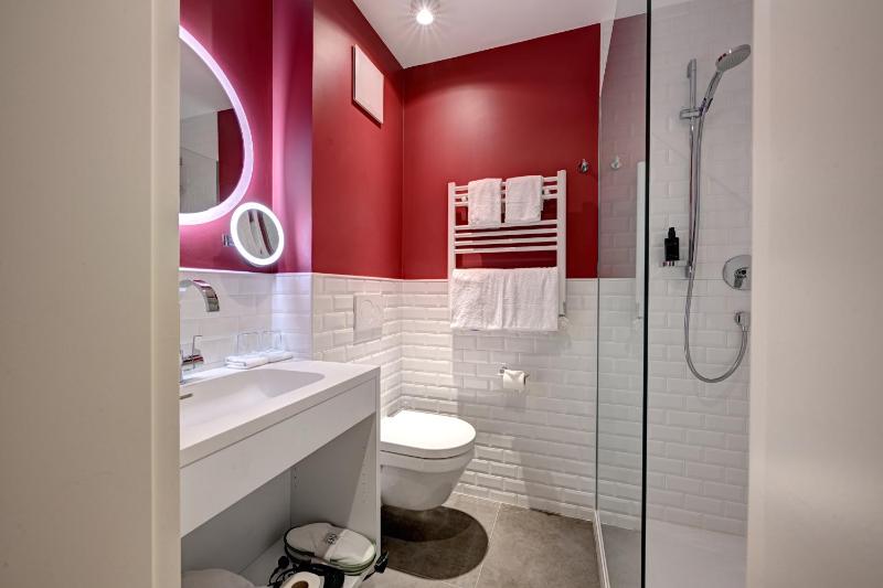 Basic Triple Room image 4