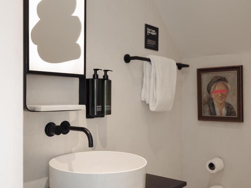 Small Double Room image 3