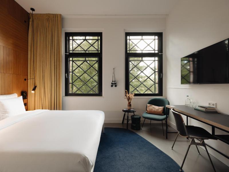 Double Room image 3