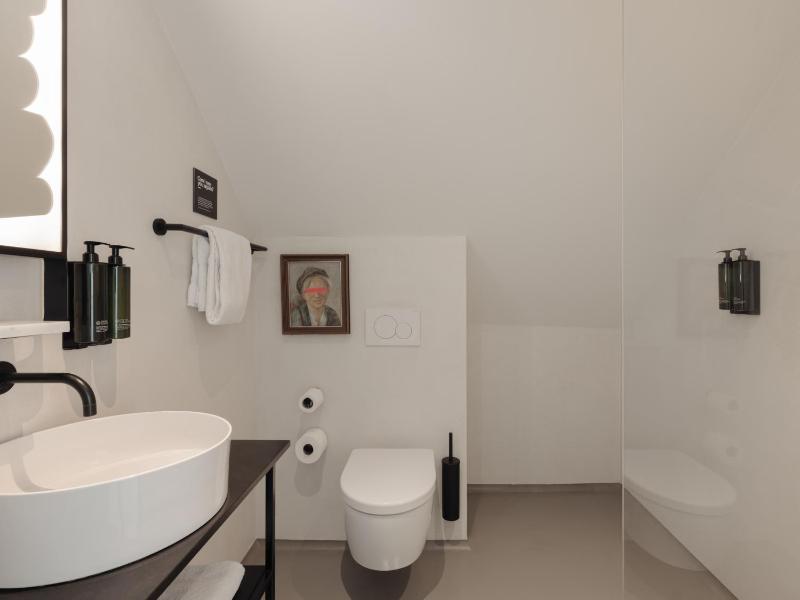 Small Double Room image 4