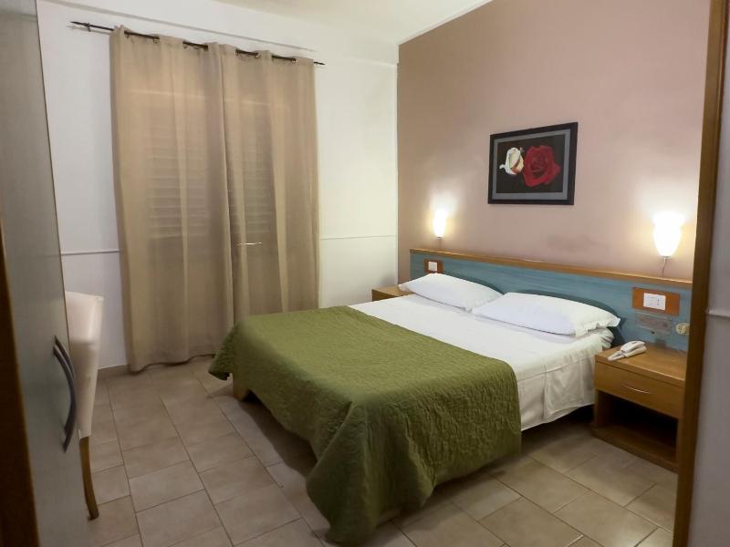 Double Room image 3