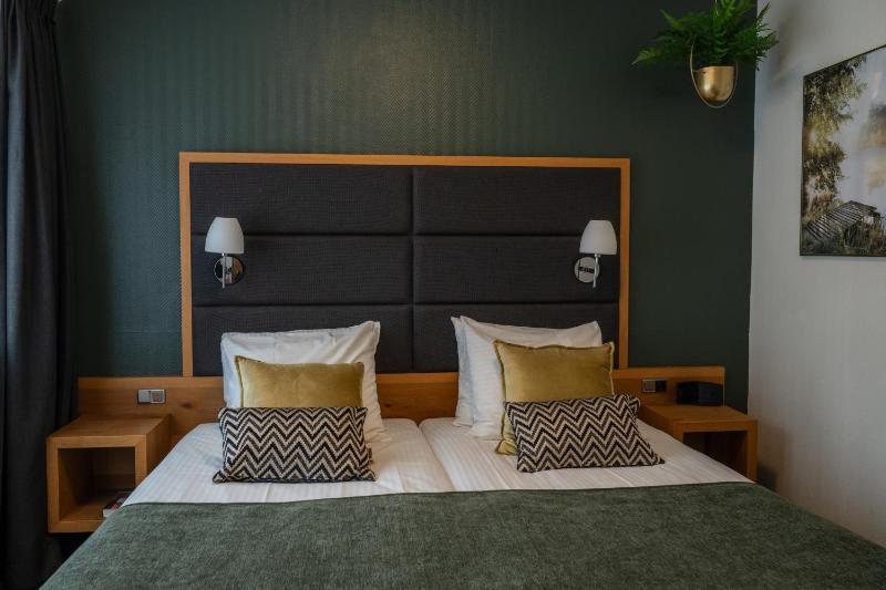 Double Room with Garden View image 3