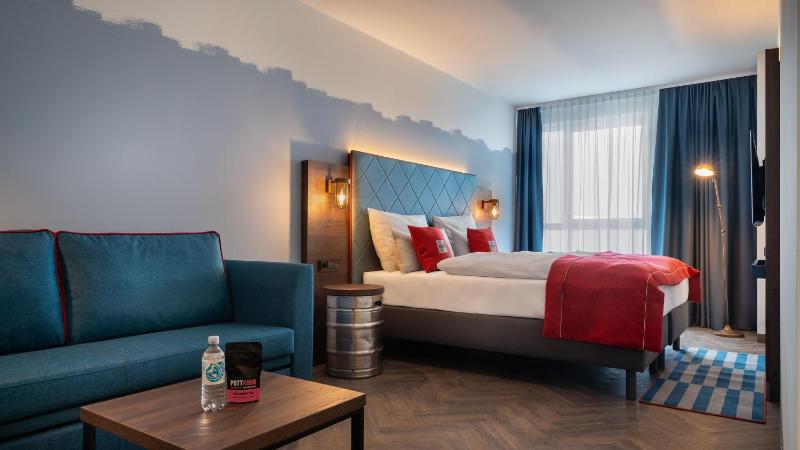 Premium Family Queen Room with Sofa Bed image 4