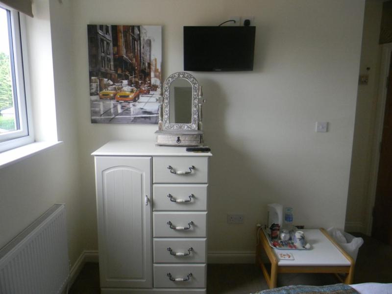 Single Room with Private Bathroom image 2