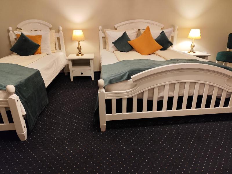 Deluxe Family Room image 1