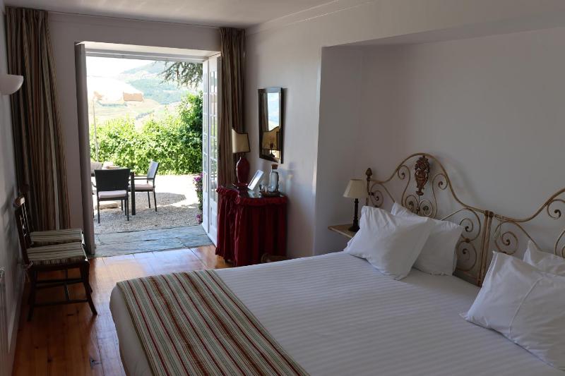 Double or Twin Room image 4
