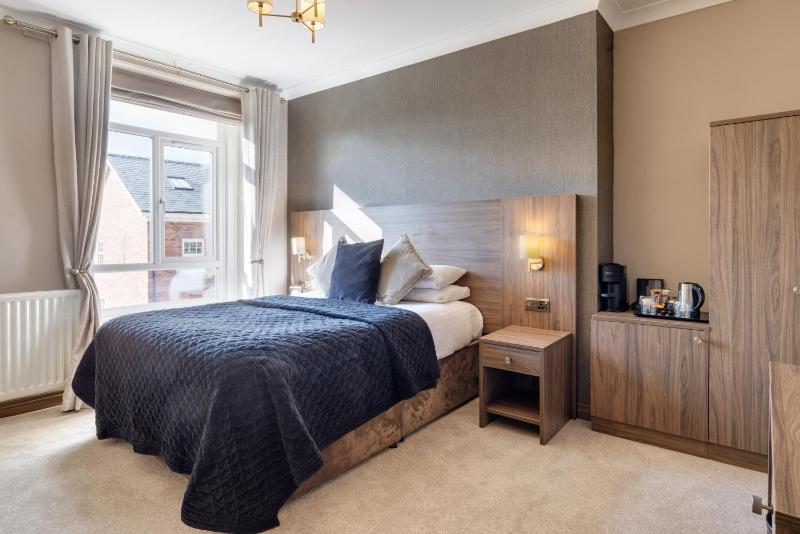 Superior King Room image 4