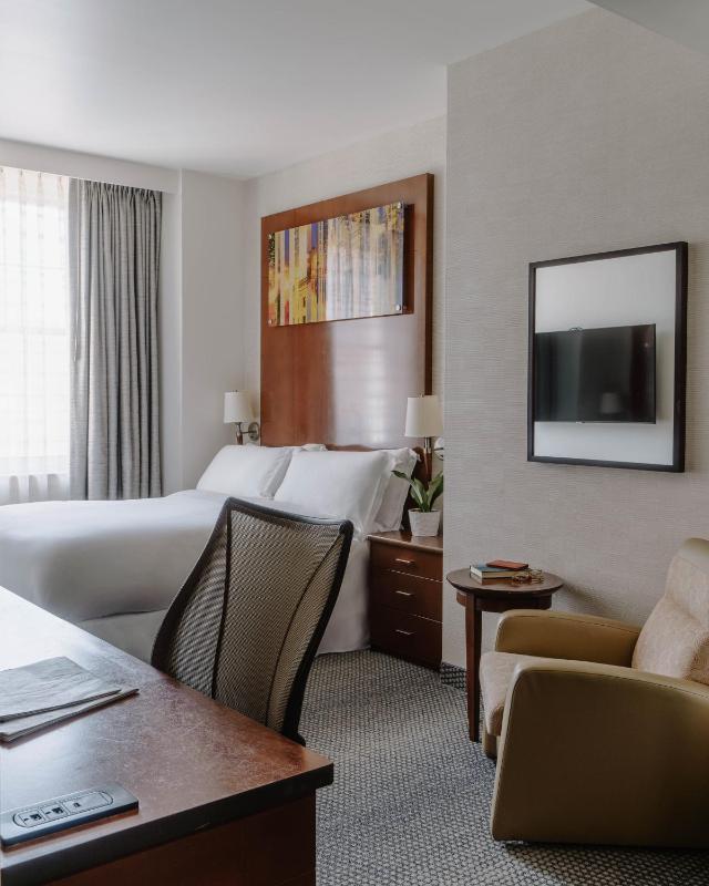 Standard Queen Room image 2