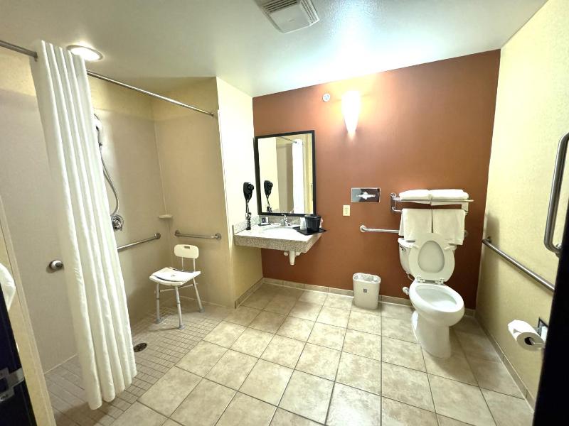 King Room - Accessible/Non-Smoking image 2
