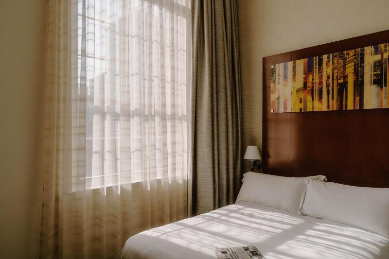 Superior Queen Room with Kitchenette image 3