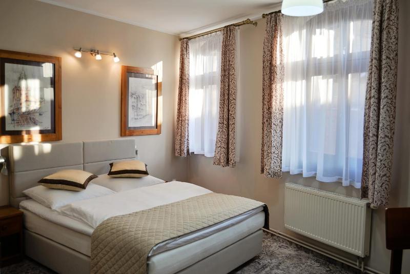 Double Room image 3