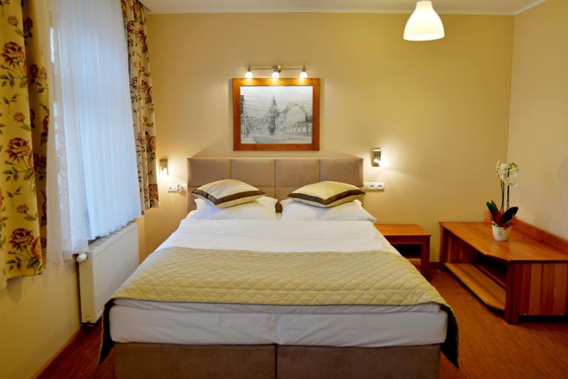 Double Room image 2