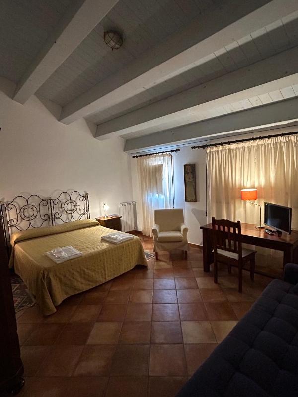 Superior One-Bedroom Apartment with Balcony image 1