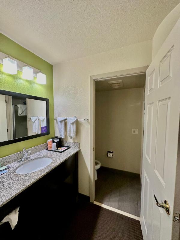 Double Room with Two Double Beds image 2
