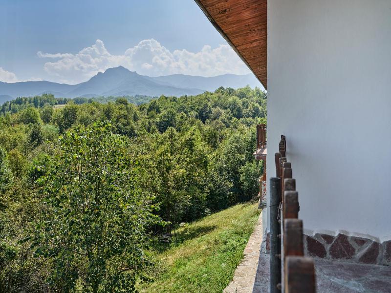 Family Room with Mountain View image 2