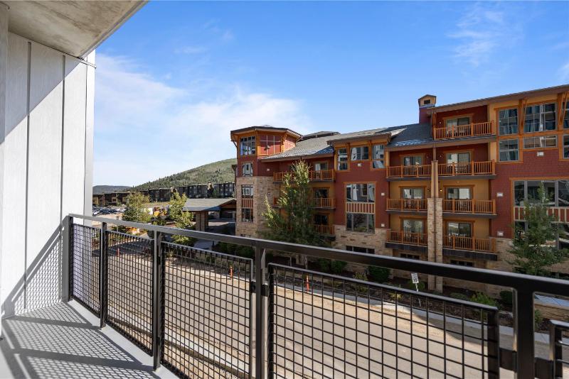 Ski-in/out exclusive high end luxury 2BR at Park City Mountain restaurants spa bar rooftop pool - image 33