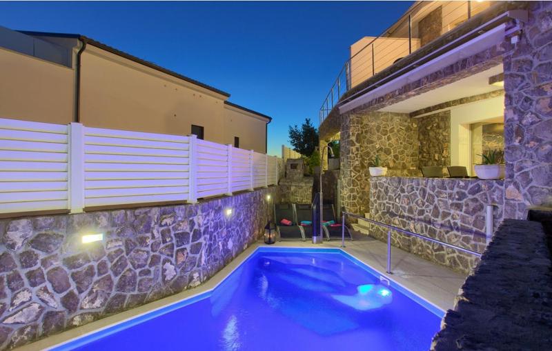 Holiday house with a swimming pool Krk - 23581 - image 7