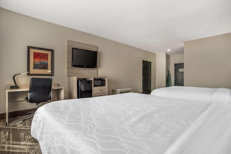 Queen Room with Two Queen Beds - Disability Access/Non-Smoking image 4