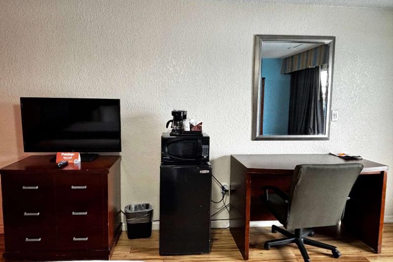 King Room - Non-Smoking image 2