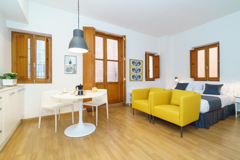 Studio with Balcony (2 Adults) image 1