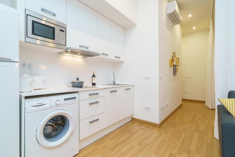 Studio with Balcony (4 Adults)  image 3