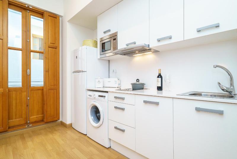 Studio with Balcony (4 Adults)  image 4