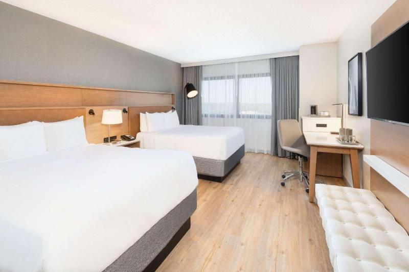 Radisson Hotel Phoenix Airport - image 5