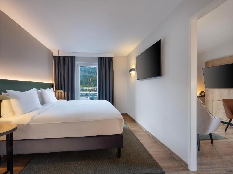 Deluxe King Corner Room with Sofa Bed image 3