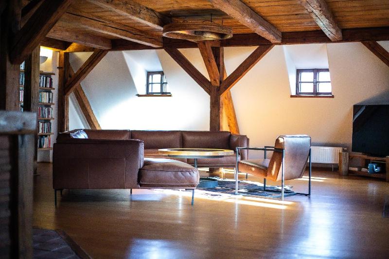 Family Two-Bedroom Apartment with View image 3
